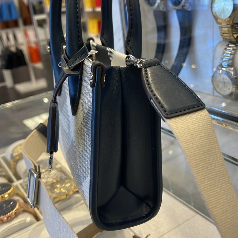 Michael Kors Mirella Extra-Small Logo Crossbody XBODY Shopper Bag
Navy
NWT
L - Picture 12 of 16